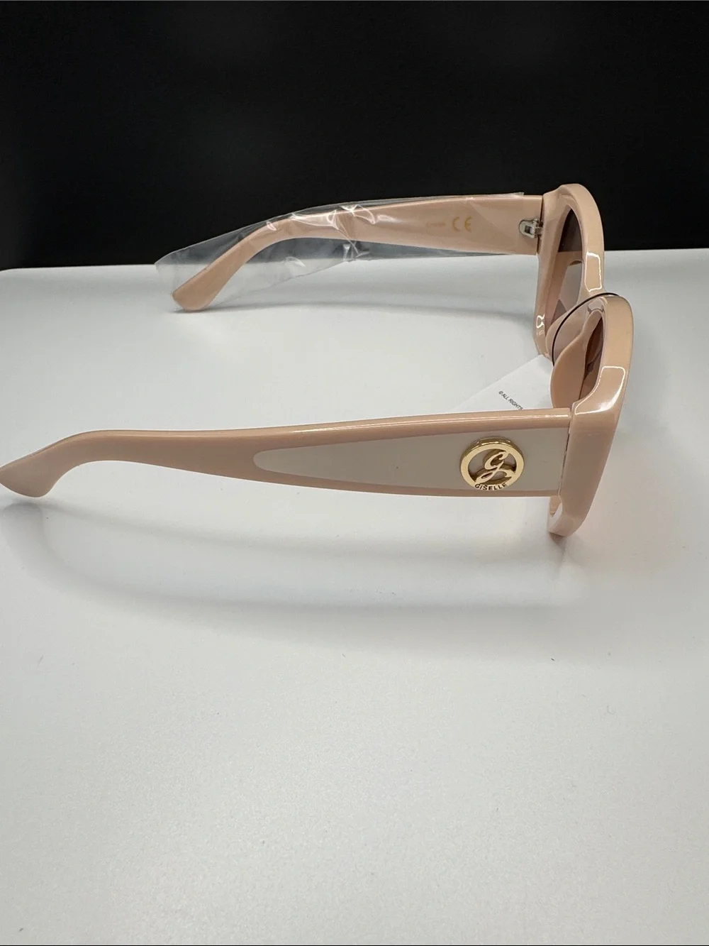 Stylish Blush Pink Cat-Eye Sunglasses - UV Protection